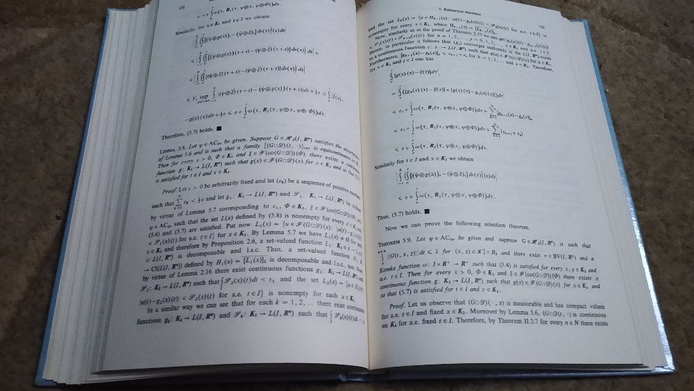 Differential inclusions and optimal control / Michal Kisielewicz.