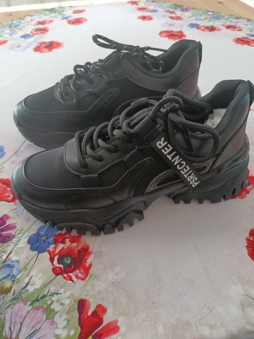 Sprzedam buty sportowe dziewczęce