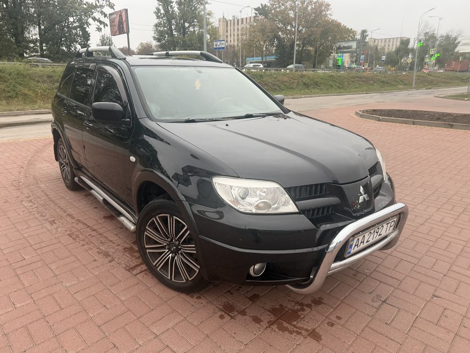 Продам гарний автомобіль Мітсубіши Аутлендер  Mitsubishi Outlander 2,4 газ Автомат