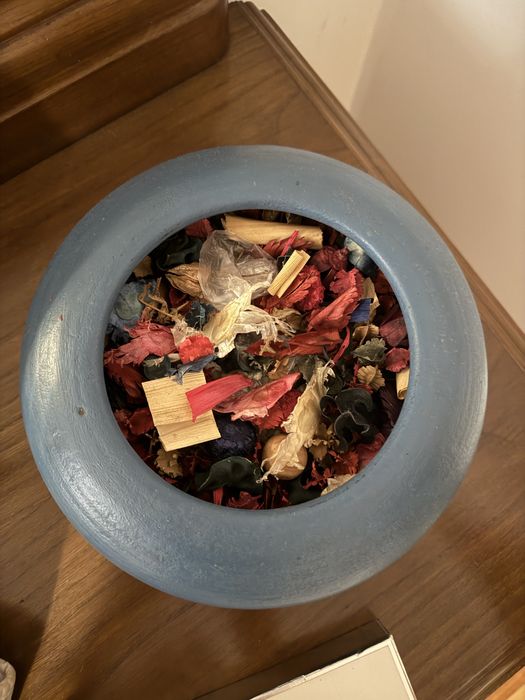 Cama  casal e outros em madeira castanho  maciço