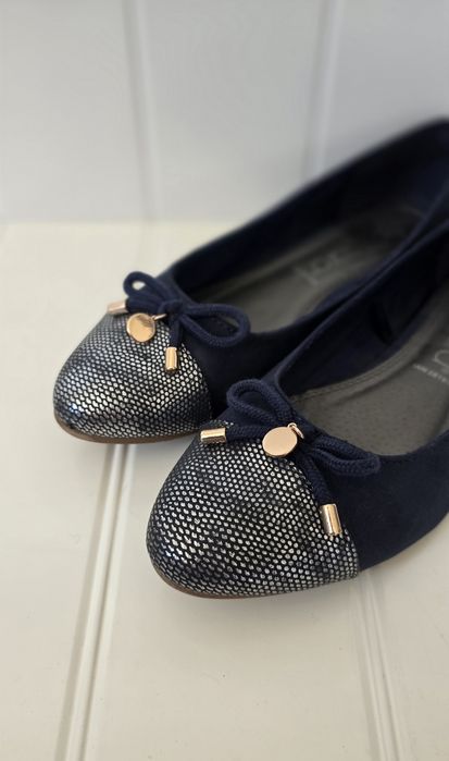 Granatowe balerinki z kokardką 40