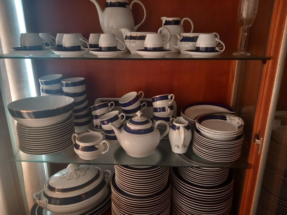 Serviços de Jantar em Porcelana Royal,com muito pouco uso mais móvel,