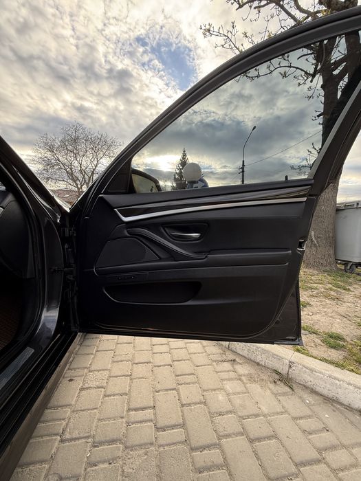 Продаж 535і BMW  2012 рік 3,0 Бензин