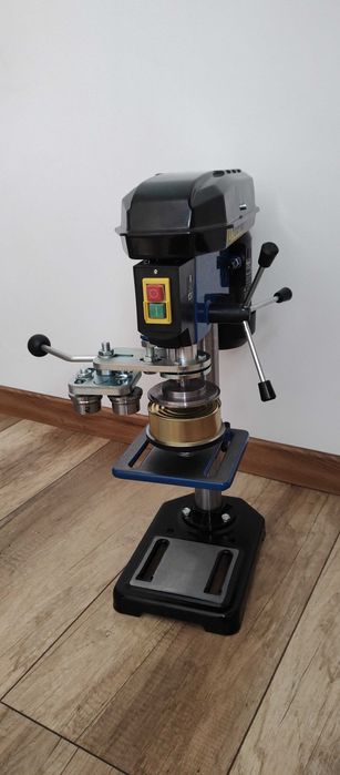 Nowiutka zamykarka do puszek konserw na jeden ruch zamykający