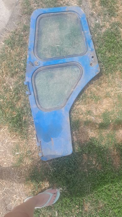 Продам б/у ліві двері до  Т-40