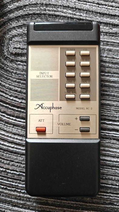 Accuphase E-405 — последний тёплый Accuphase до эпохи аналитики, 1989, 170 Вт пред+мощник | Япония, идеал 10 из 10, MM/MC, пульт