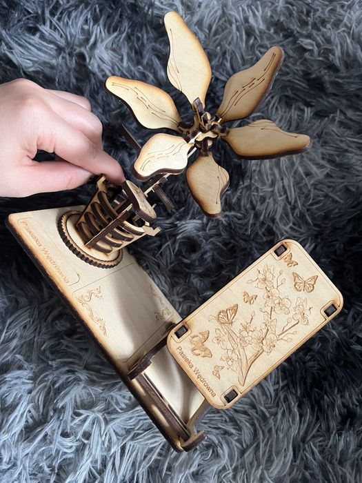 Ozdobna podstawka pod telefon