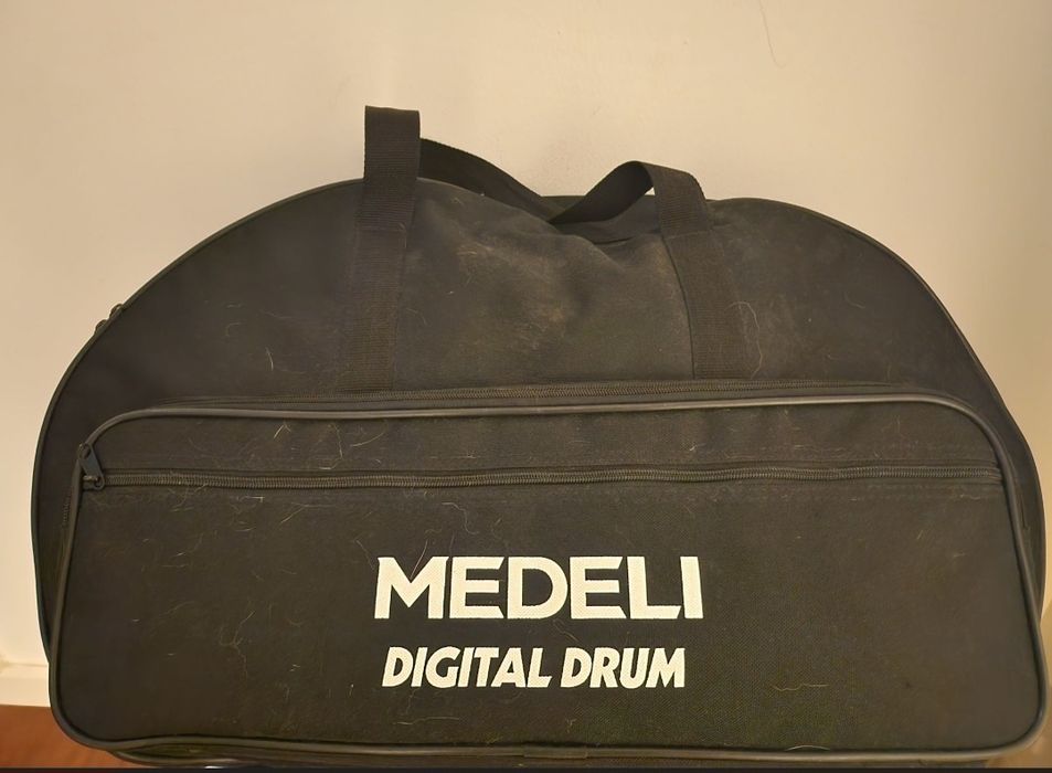 Bombo com suporte e mala €100