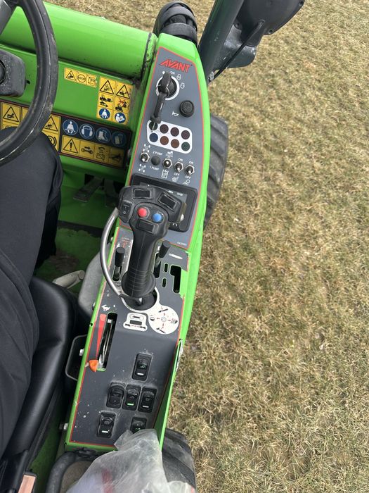 Ładowarka miniładowarka Avant 755i OptiDrive