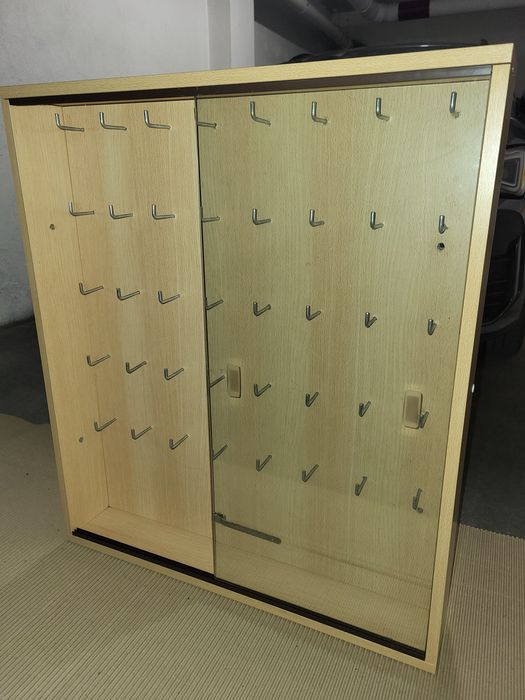 Expositor de Madeira com Suportes