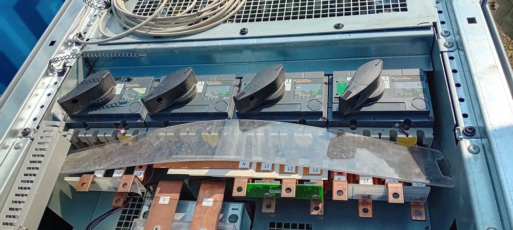 700 kg elektroniki UPS System ś Szafa Sterująca magazyn energii