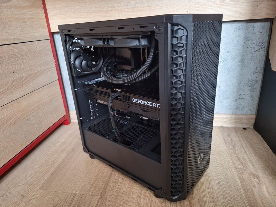 PC do gier RTX 5070 TI / Ryzen 7 9800x3d / 32gb DDR5 OPIS