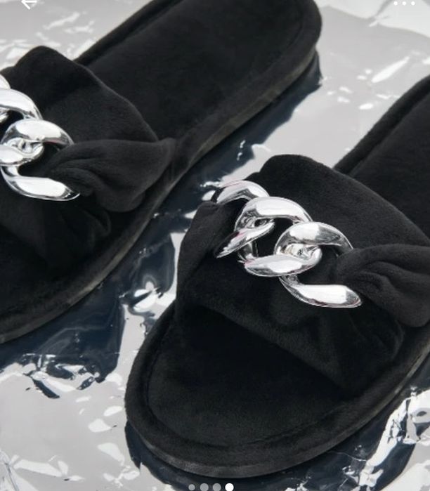 Czarne kapcie z łańcuszkiem 36/37