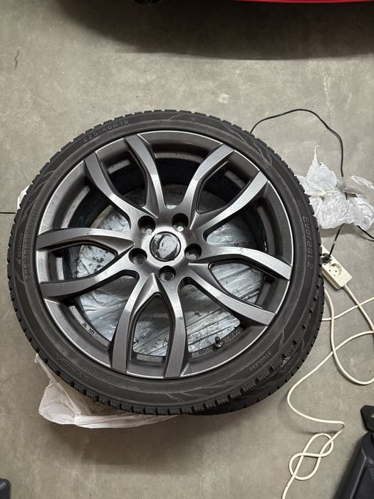 Conjunto- Pneus 225/40R18 + Jantes (PCD 114.3)