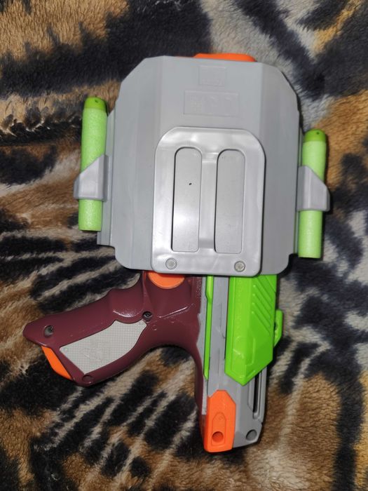 Бластер Nerf Modulus Tri-Strike c патронами Zombie Strike