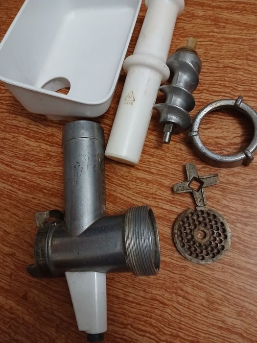 Насадка мясорубка кухоний комбайн Bosch).