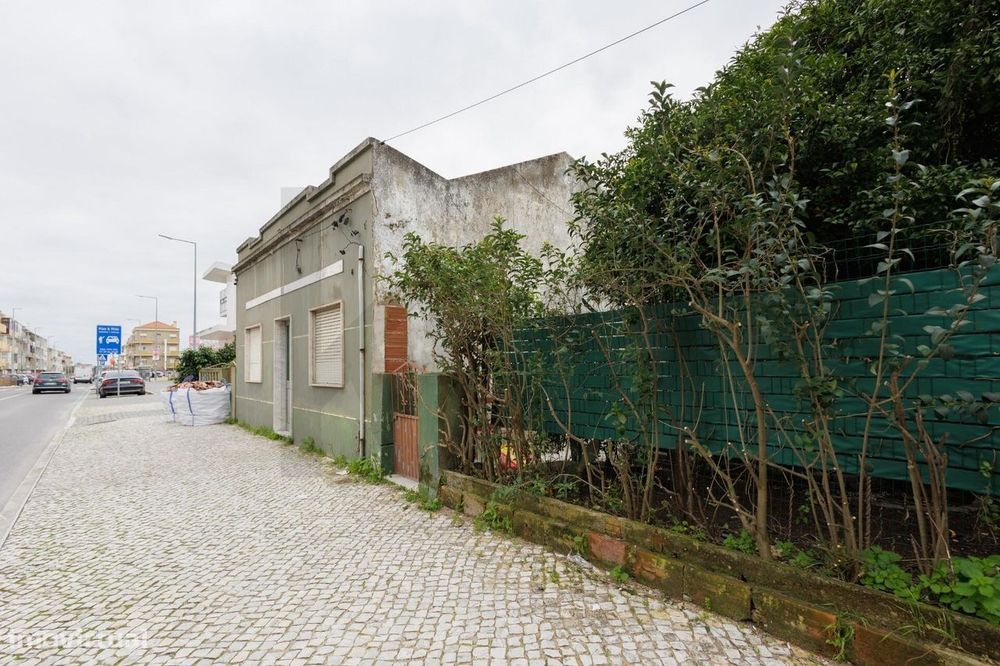 Moradia T1 com Anexo | Lote de terreno de 384 m2 | Baixa da Banheira