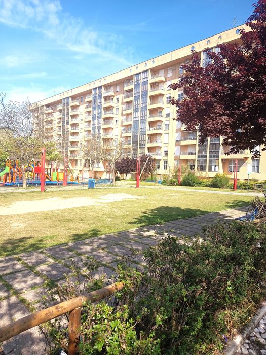 SOLUM, Garagem c/acesso interior a elevador, junto parque infantil da Solum, disponível de imediato.