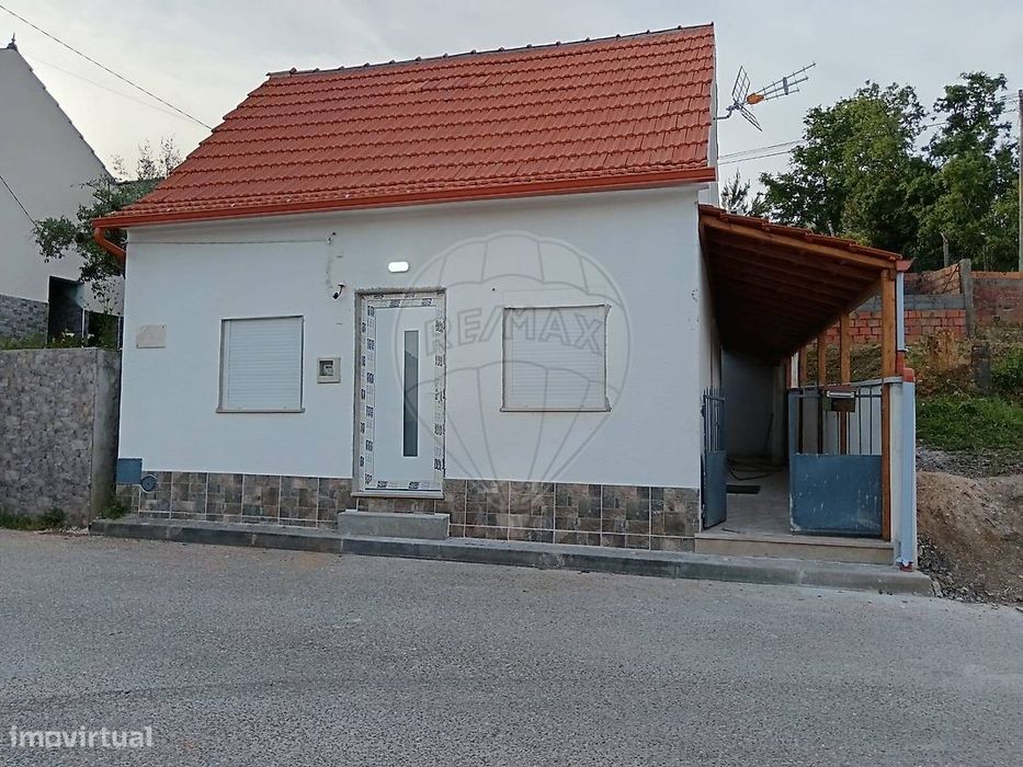 Moradia T2 para venda — Santiago E São Simão De Litém E Albergaria Dos Doze, Leiria