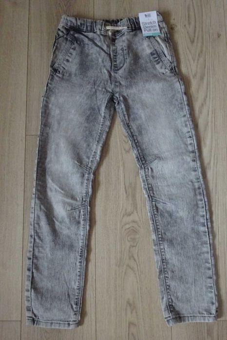 NOWE z metką jeansy chłopięce na gumce r. 140 - Zeeman