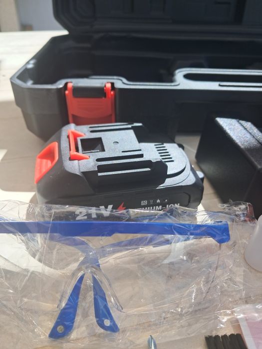 Mini Motosserra a Bateria 21V (6 polegadas) – Kit Completo (Novo)