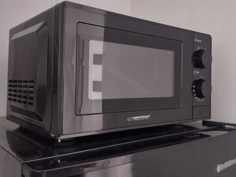 Kuchenka Mikrofalowa 20L 700W Mikrofalówka CZARNA NOWA