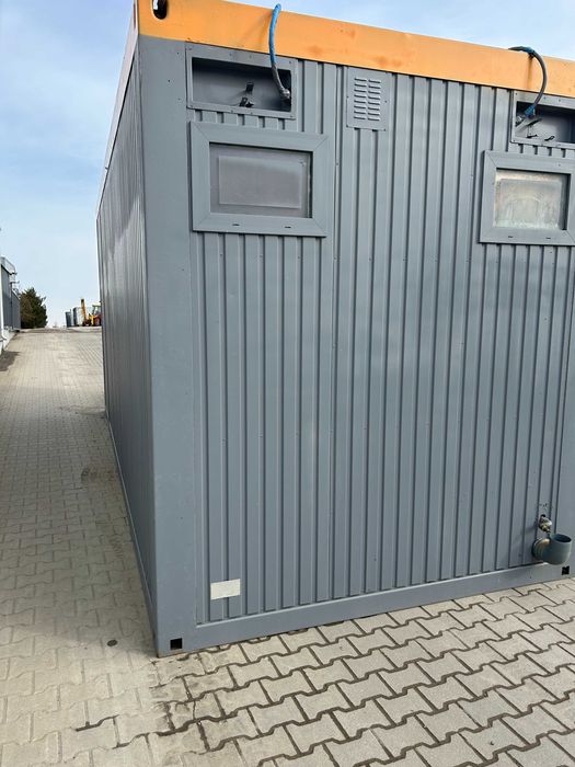 Kontener sanitarny z WC i umywalkami