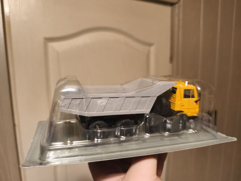 >Kultowe ciężarówki z epoki PRL - Kamaz 5511, skala 1:43, Deagostini!