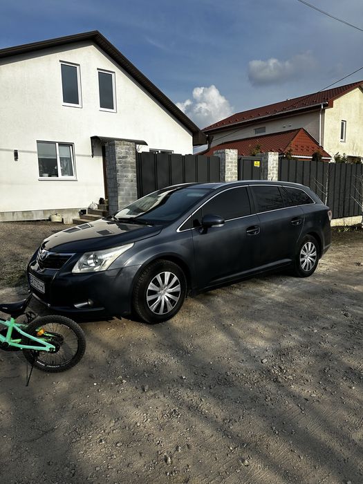 Toyota Avensis 1.8 бензин