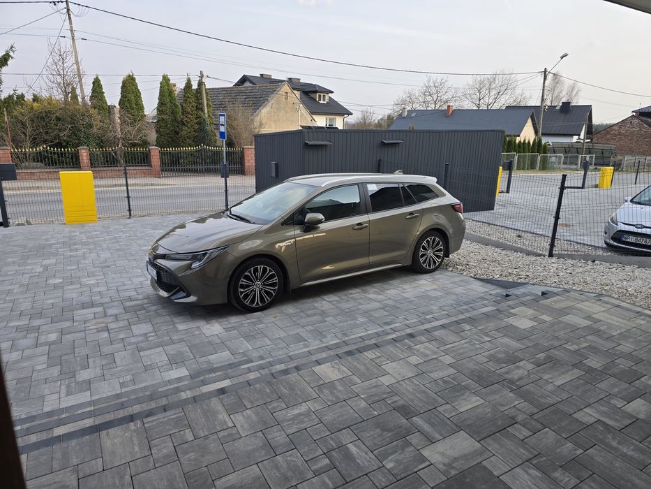 Toyota corolla  1.8 hybryda + gaz