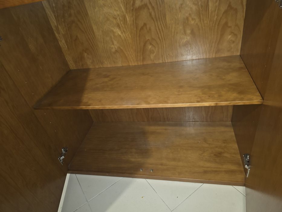 Aparador e mesa de jantar