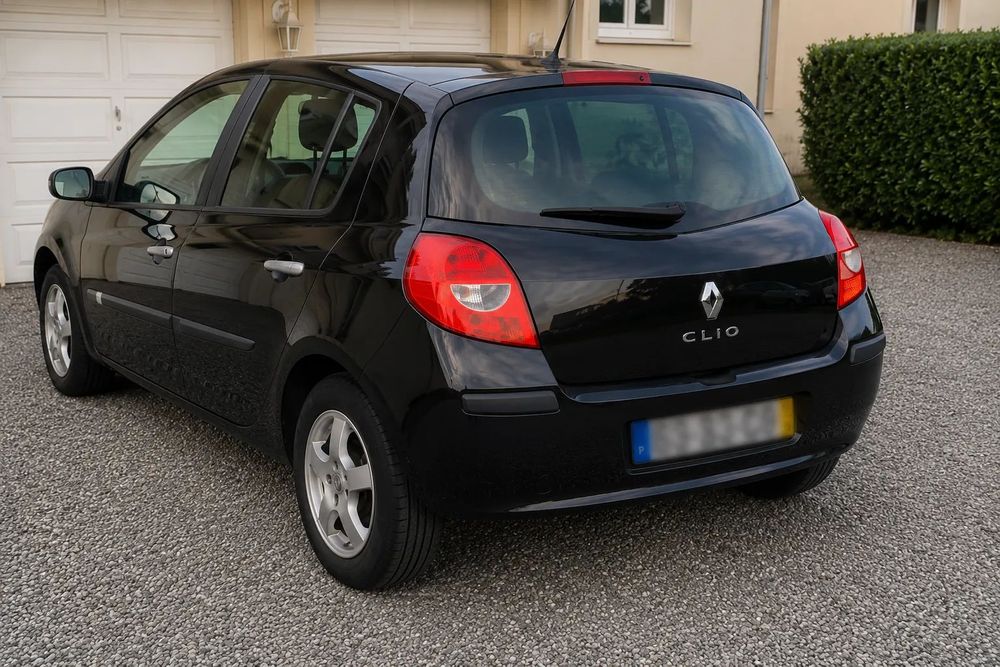 Renault Clio513919456316631042
