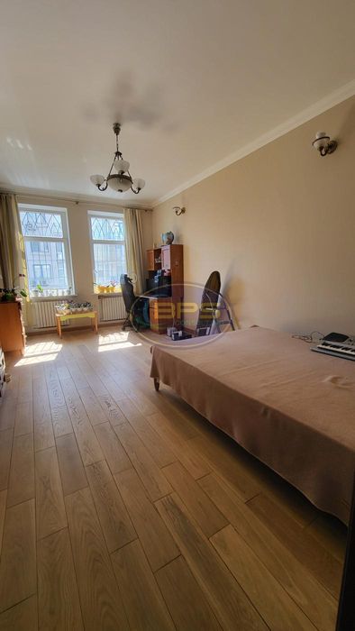 Квартира 3-кімнатна біля Театру Музкомедії