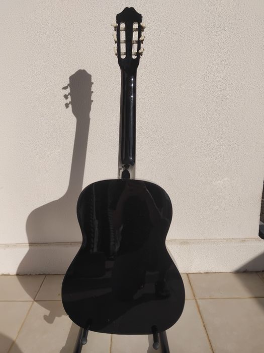Guitarra clássica + suporte + mala – pack completo