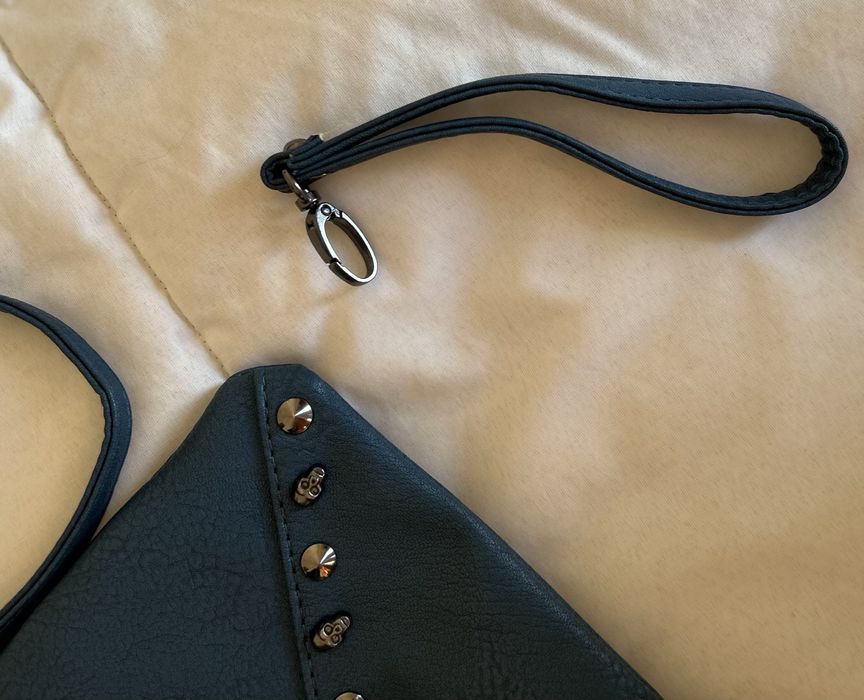 Bolsa com tachas