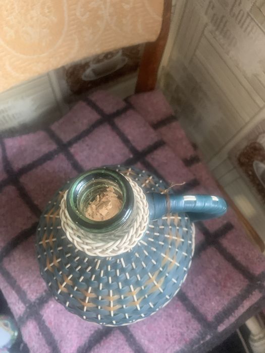 Продам маленькую бутыль стекло