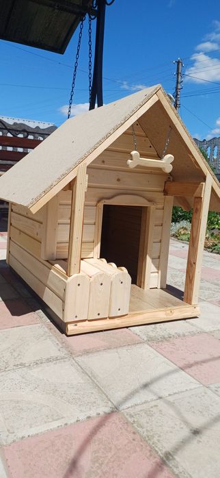 Будка з дерева для собак