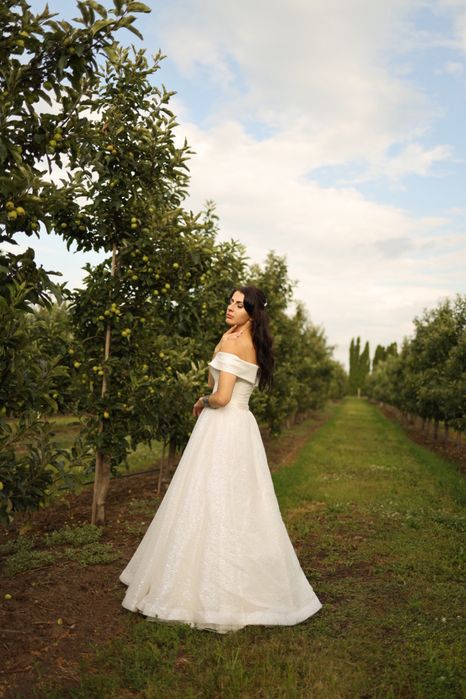 Весільна сукня