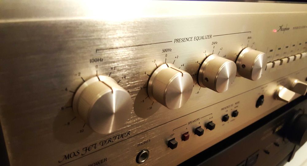 Wzmacniacz zintegrowany Accuphase e 206