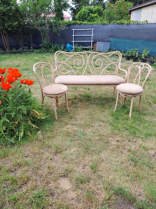 Sofa plus dwa krzesła