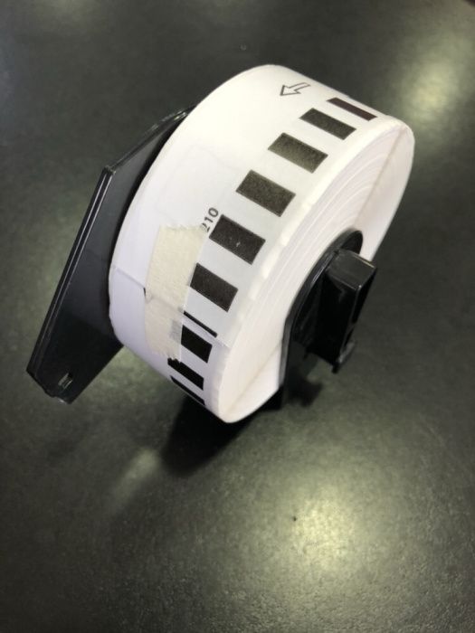 Regarca Etiquetas Brother DK-22210 Rolo de impressão de Etiquetas