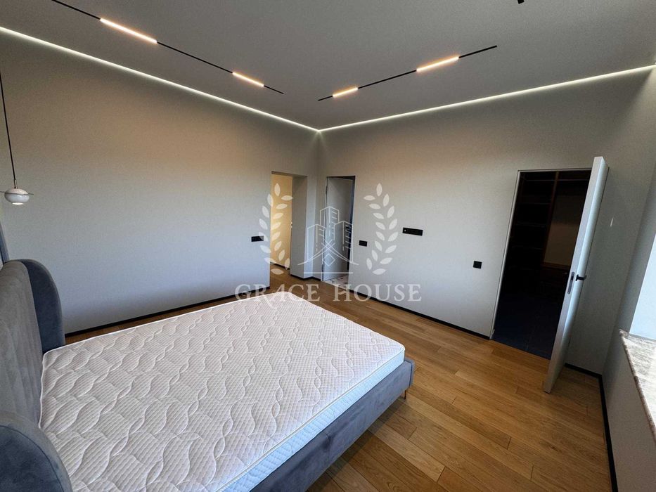 Продаж нового сучасного будинку з ремонтом 287 м², 10 сот, Ходосіївка