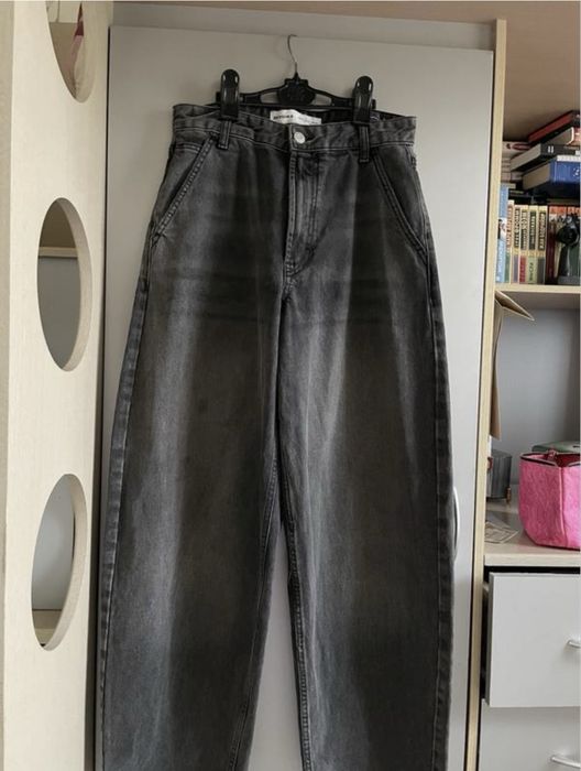 джинси Bershka.