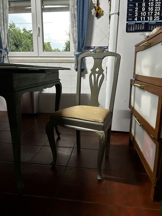 Mesa antiga pintada