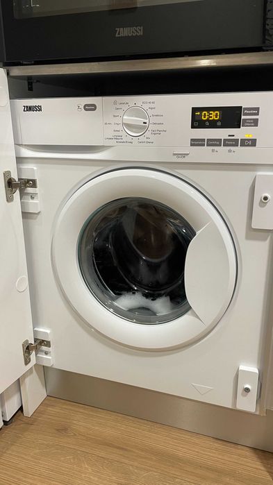 Máquina de Lavar Roupa Encastre ZANUSSI ZWI712UDWA 7 kg - 1200 rpm