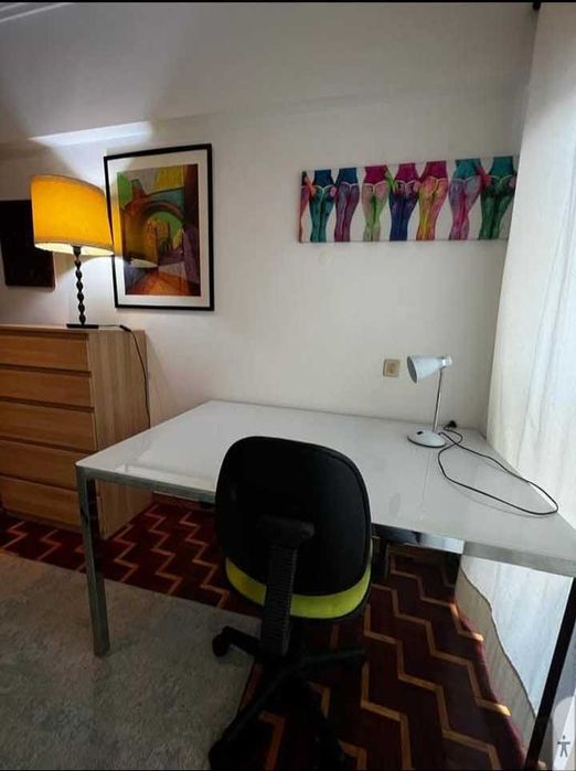 Quarto Mobilado para Arrendar - Com WC Privativo