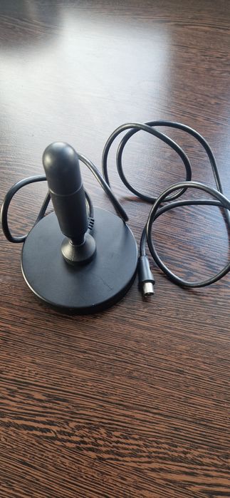 Antena TV s podstawą magnetyczną