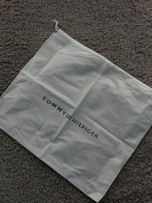 Месенджер Tommy Hilfiger