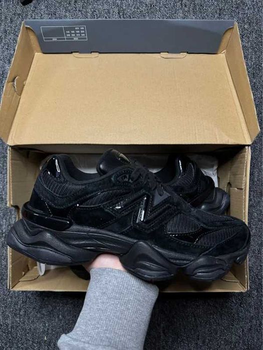 New Balance 9060 Triple Black Rozmiar 44