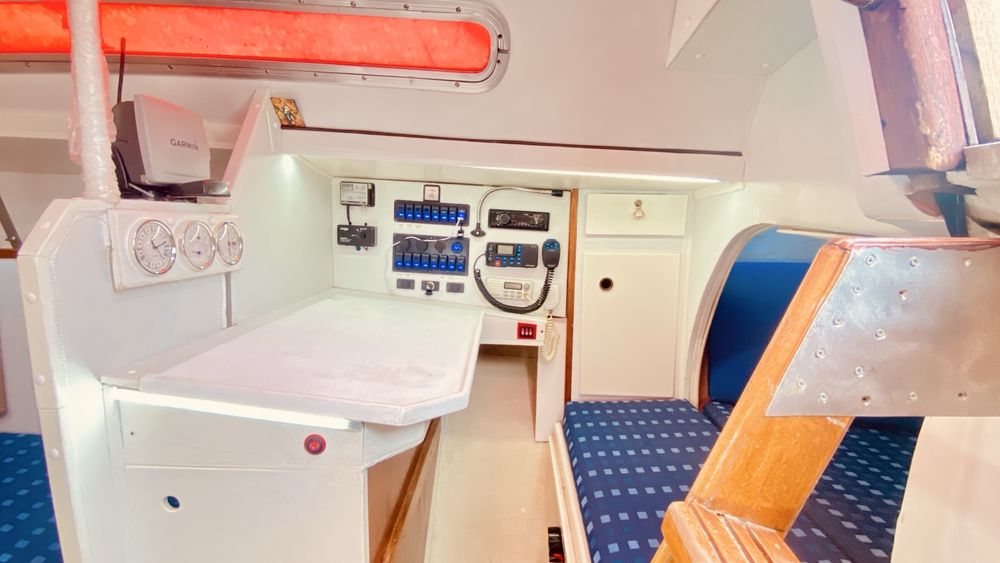 Яхта Colvic UFO 27